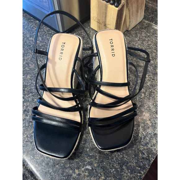New Torrid Laceup Strappy Platform Wedge (WW) - Picture 5 of 8
